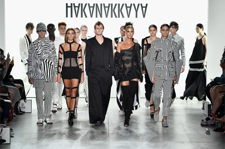 Hakan Akkaya New York Fashion Week Kapsamnda Koleksiyonunu Sundu!