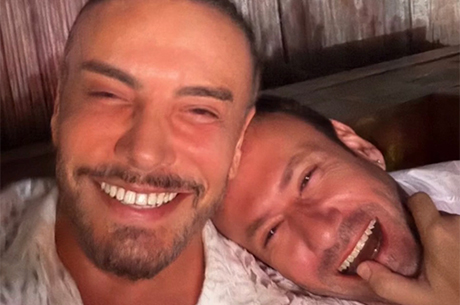30 Y�ld�r Sahnenin De�i�meyen �smi CENK EREN`in Yeni Menajeri �ZG�R ARAS