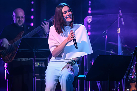 Berg�zar Korel "Hat�rlad�k�a" Konseriyle Enka A��khava Tiyatrosu`nda