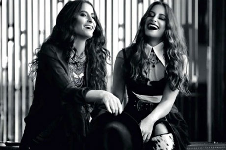 Raisa&Vanessa Mercedes-Benz Fashion Week stanbul Kapsamnda ehrin Canl ve Gz Alc Kadnlar in Tasarlad